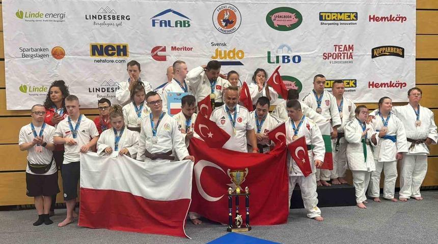 &Ouml;zel Sporcular Down Judo Milli Takımı namağlup d&uuml;nya şampiyonu