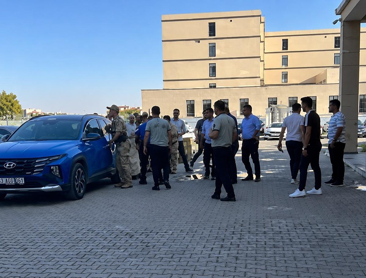 Baba ve oğuldan hastane bahçesinde infaz! Kurşun yağdırdılar 1