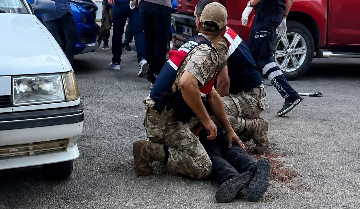Baba ve oğuldan hastane bahçesinde infaz! Kurşun yağdırdılar 2