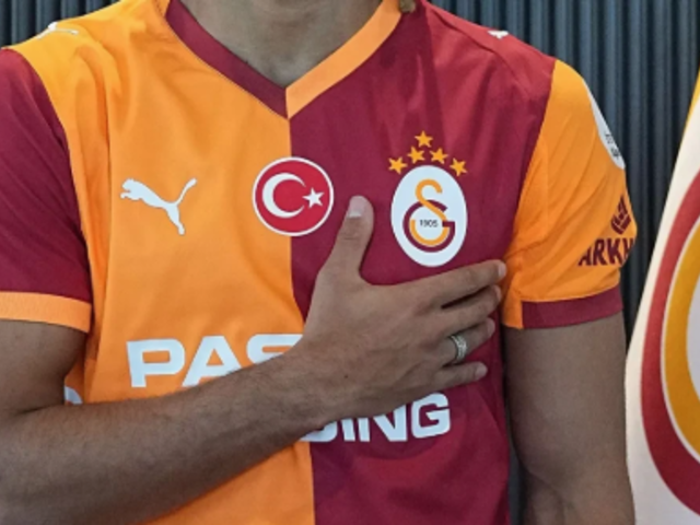G.Saray sol bek transferini a&ccedil;ıkladı! 3 yıllık imza...