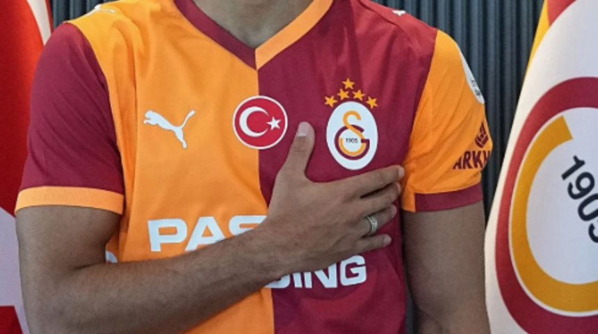 Galatasaray sol bek transferini a&ccedil;ıkladı! 3 yıllık imza...