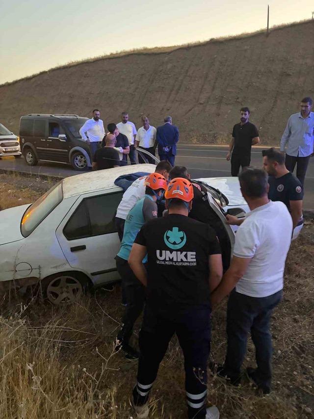 Bing&ouml;l&rsquo;de otomobil yoldan &ccedil;ıktı: 2 yaralı 5