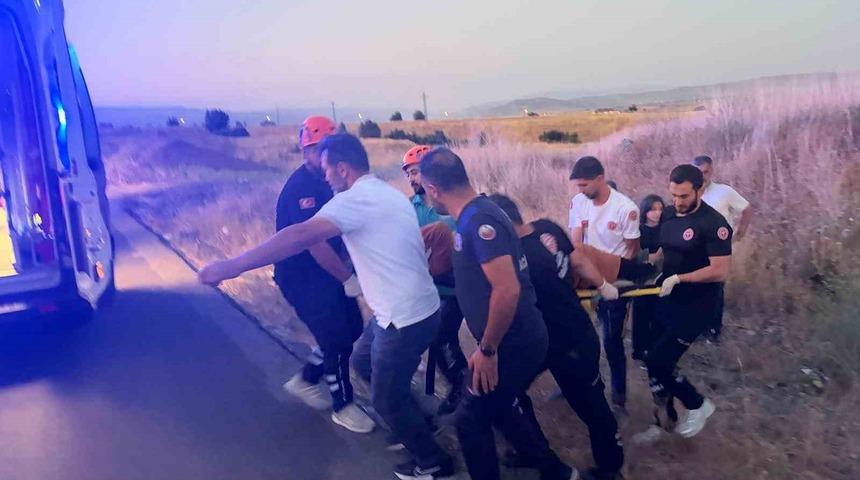 Bing&ouml;l&rsquo;de otomobil yoldan &ccedil;ıktı: 2 yaralı