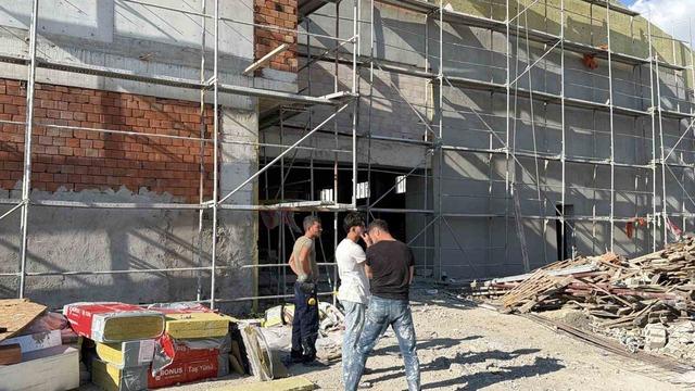 Bolu&rsquo;da inşatta iskeleden d&uuml;şen iş&ccedil;i yaralandı 5