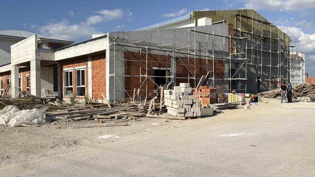 Bolu&rsquo;da inşatta iskeleden d&uuml;şen iş&ccedil;i yaralandı 2