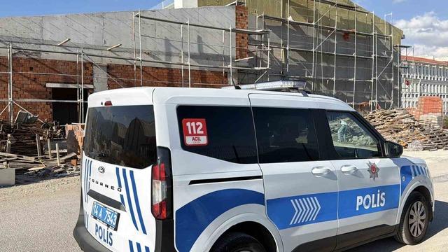 Bolu&rsquo;da inşatta iskeleden d&uuml;şen iş&ccedil;i yaralandı 1