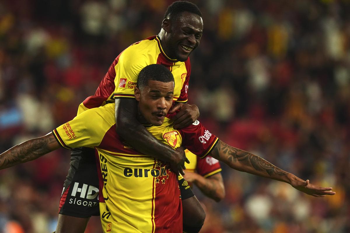 Göztepe hazırlık maçında Trabzonspor u devirdi! 2