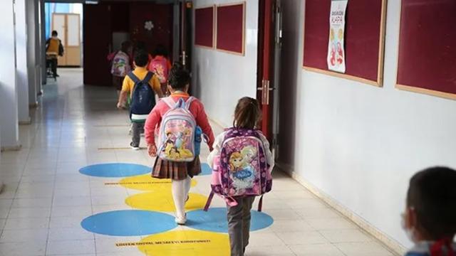 Okullar açılmadan hesaplar yapıldı! Bu yıl rakam 2.500 liraya ulaştı