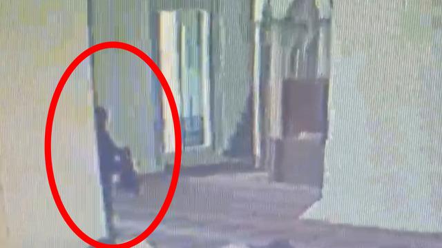 Namaz kılarken, çantasını yanına koydu! 450 bin lirasını böyle çaldılar