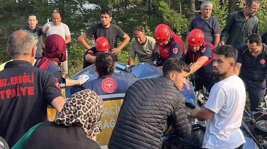 İş&ccedil;i servisi ile otomobil &ccedil;arpıştı: 1&rsquo;i ağır 4 yaralı