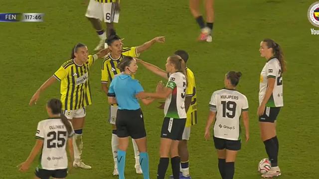 Fenerbahçe'nin Şampiyonlar Ligi maçında skandal hakem hatası