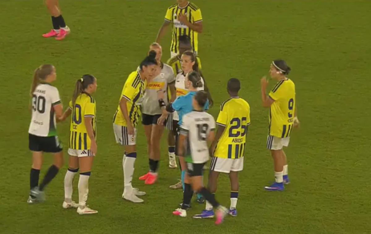 Fenerbahçe nin Şampiyonlar Ligi maçında skandal hakem hatası 1