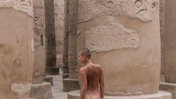 Ağlama Duvarı'nda çırılçıplak! G1