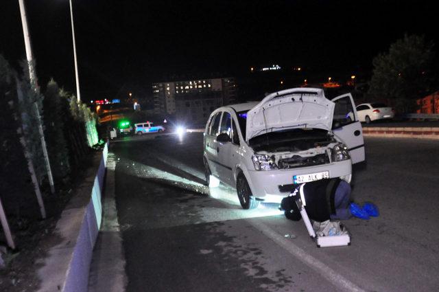 Otomobil, yolda kanlar içinde yatan genci ezdi