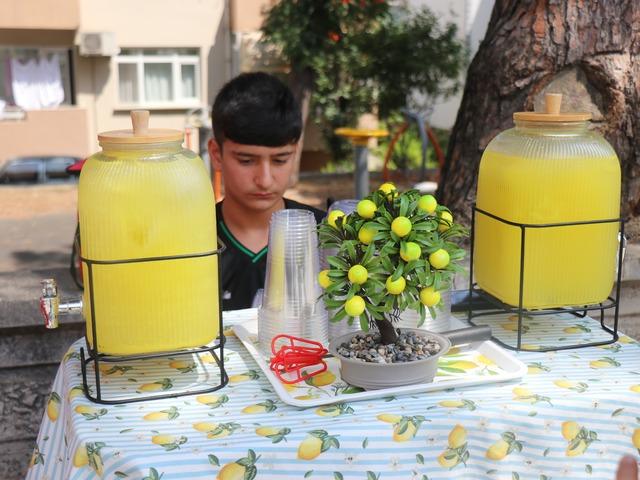 14 yaşında kendi işini kurdu! Aylık kazancı 90 bin lirayı buluyor