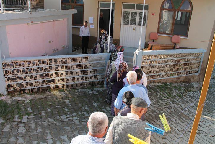 Manisa'daki mahallede oy verme işlemi 32 dakikada bitti G2