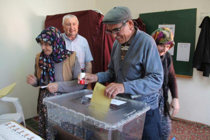 Manisa'daki mahallede oy verme işlemi 32 dakikada bitti G5