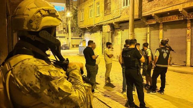 Diyarbakır&rsquo;da d&ouml;rt mahallede &ouml;zel harekat polisi destekli "şok" uygulama 5