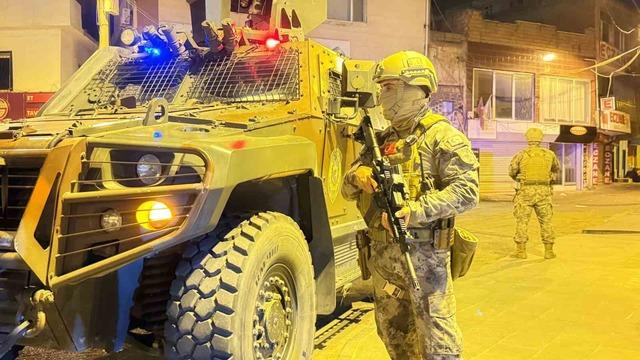 Diyarbakır&rsquo;da d&ouml;rt mahallede &ouml;zel harekat polisi destekli "şok" uygulama 2