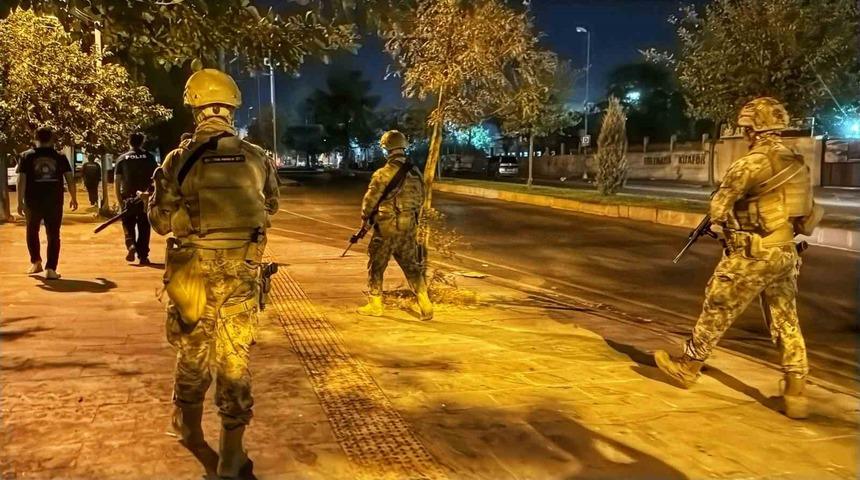 Diyarbakır&rsquo;da d&ouml;rt mahallede &ouml;zel harekat polisi destekli "şok" uygulama