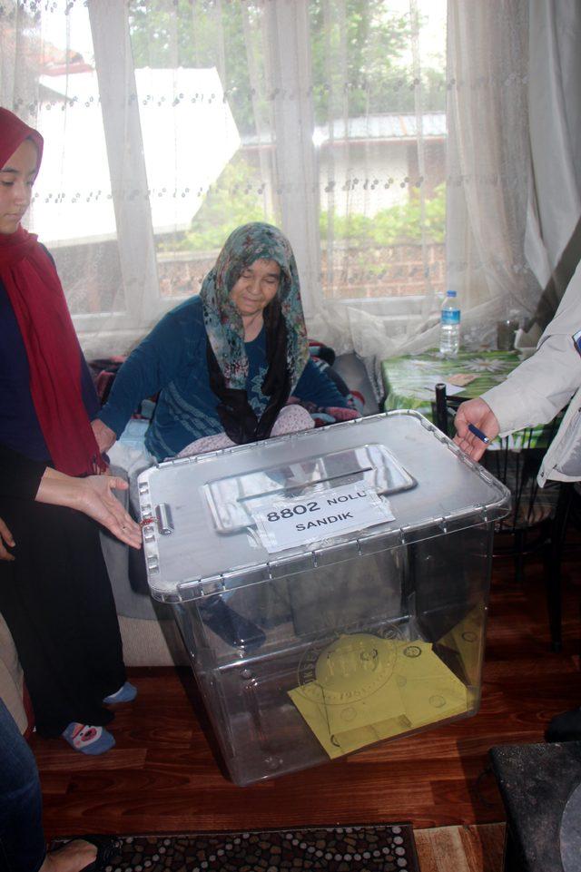 Bolu'da 62 seçmen seyyar sandıkta oy kullandı