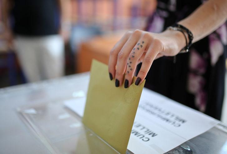 Antalya'da yabancı gelinler böyle oy kullandı G2