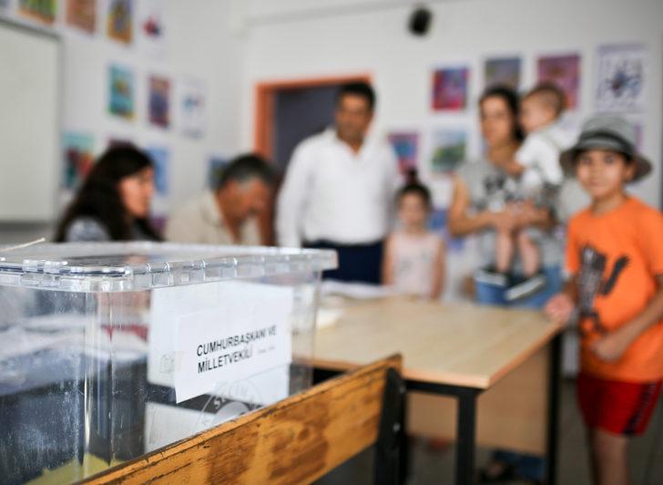 Antalya'da yabancı gelinler böyle oy kullandı G4