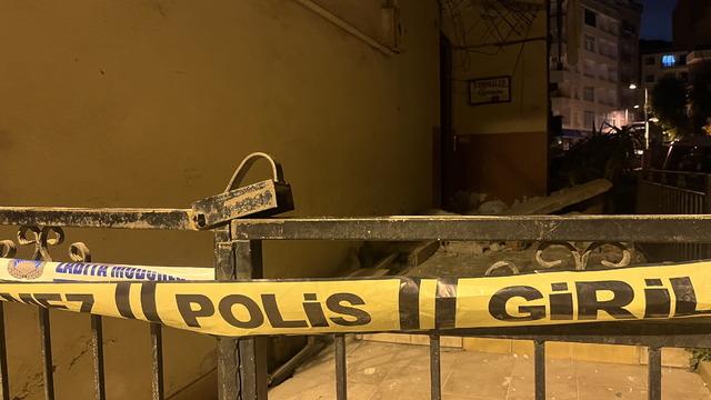 Güngören'de balkonu çöken 5 katlı bina tahliye edildi