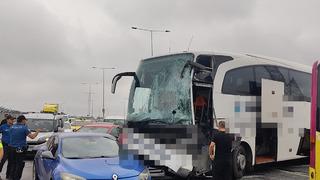 Arnavutköy'de yolcu otobüsü İETT otobüsüne çarptı