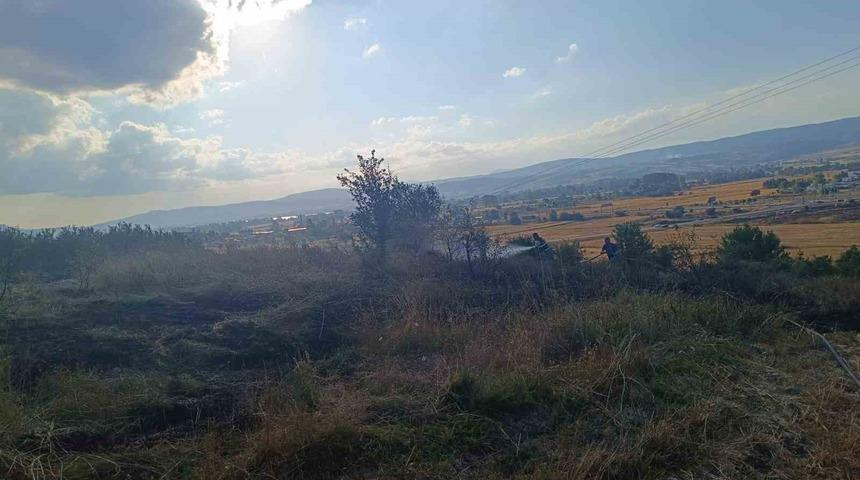 Bolu&rsquo;da anız yangını ağa&ccedil;lık alana sı&ccedil;ramadan s&ouml;nd&uuml;r&uuml;ld&uuml;