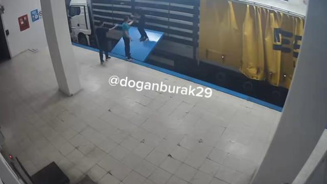 Karacellatlar'a operasyon! Tırın içinde gümrükte yakalandı