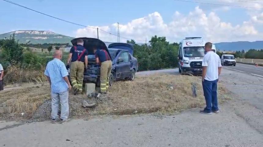 Karab&uuml;k&rsquo;te trafik kazaları: 4 yaralı