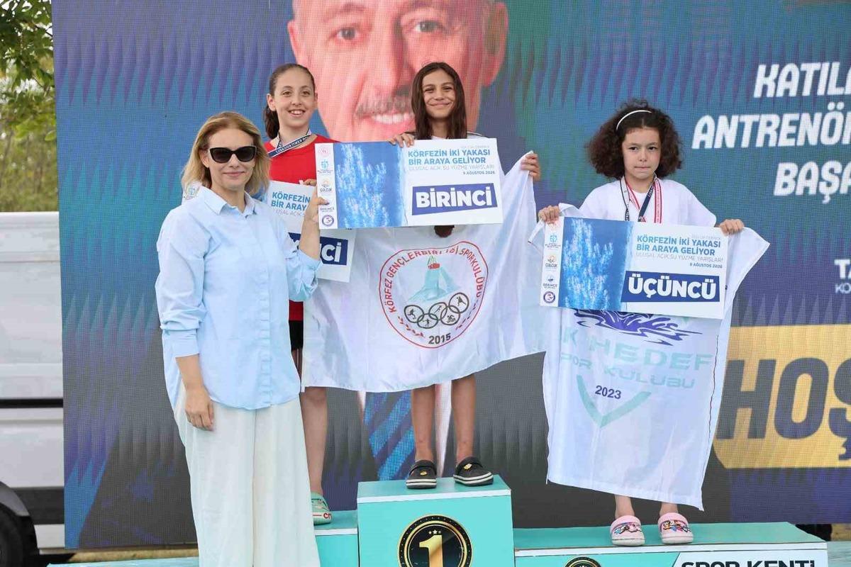 İzmit Körfezi’ni yüzerek geçtiler 1