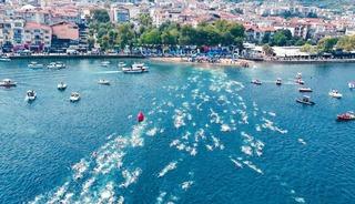İzmit K&ouml;rfezi&rsquo;ni y&uuml;zerek ge&ccedil;tiler