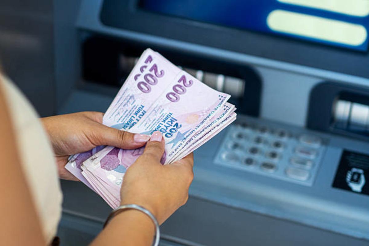 Bankalar tek tek a&ccedil;ıkladı! ATM den para &ccedil;ekme limitleri belli oldu 3