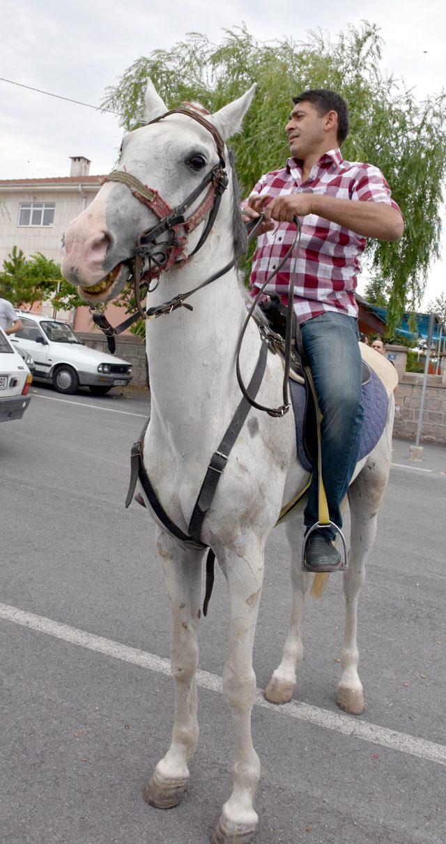 Oy kullanmaya atla geldi 2