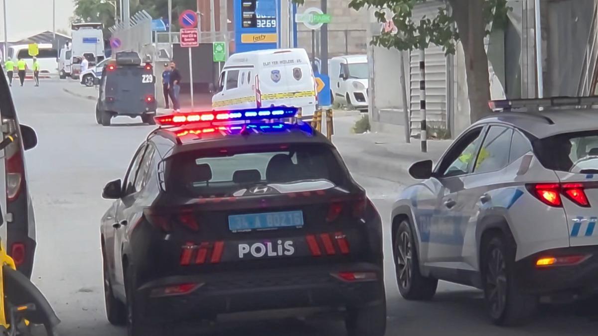 Yer: Fatih... Soru sorma bahanesiyle yaklaşıp bıçakla polise saldırdı! Korkunç anlar kamerada 10