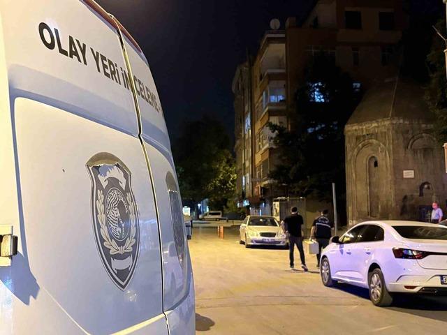 Bıçakladıktan sonra cep telefonunu gasbetmişler: 2 gözaltı 4