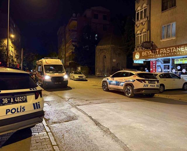 Bıçakladıktan sonra cep telefonunu gasbetmişler: 2 gözaltı 2