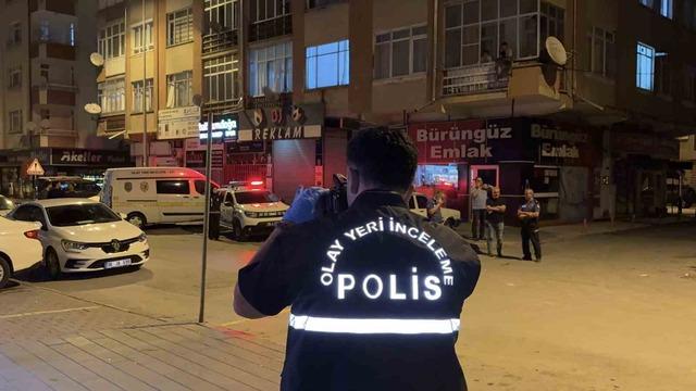 Bıçakladıktan sonra cep telefonunu gasbetmişler: 2 gözaltı 1