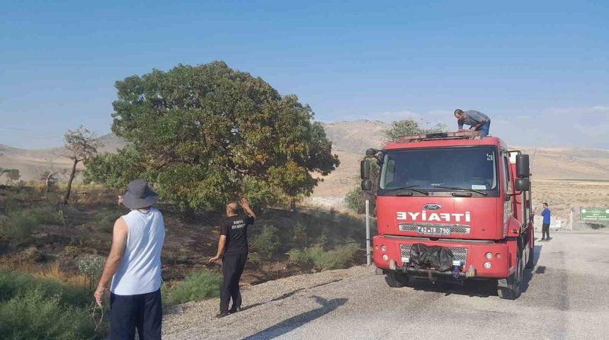 Karapınar&rsquo;da ot yangını paniğe neden oldu