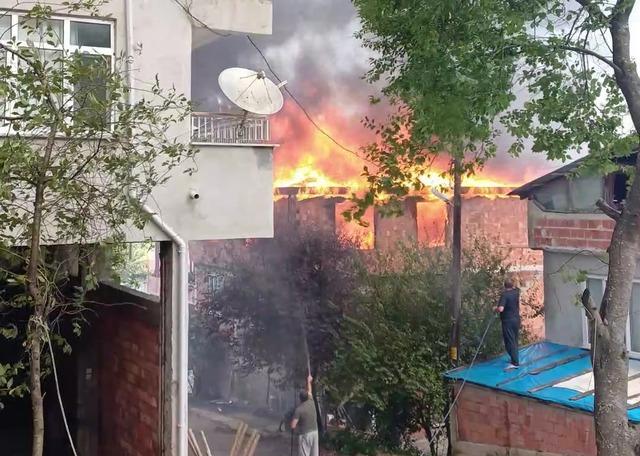 Ordu’da çatı katı yangınında 1 ton fındık küle döndü 3