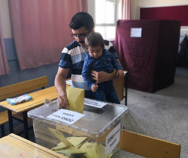 Üçüzleri 'Recep', 'Tayyip', 'Erdoğan' ile sandığa gittiler