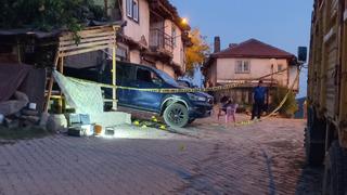 77 yaşındaki baba, oğluyla tartışan 2 kişiyi öldürdü