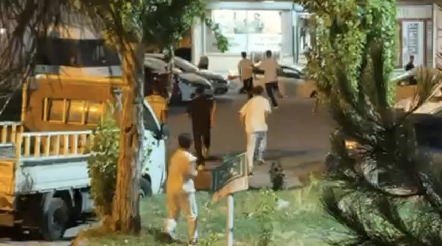 17 yaşındaki &ccedil;ocuk darbedildi! Baltayla saldırdılar: 7 tutuklama