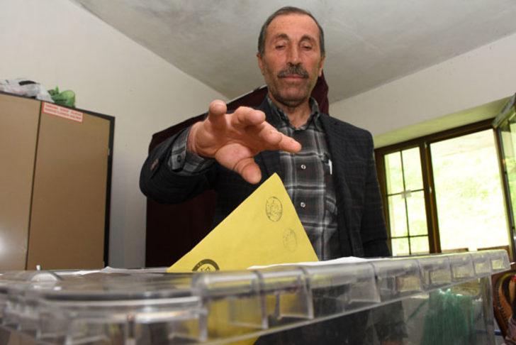 15 seçmenli köyde oy kullanma işlemi yarım saatte bitti  G1