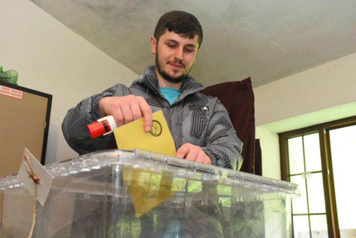 15 seçmenli köyde oy kullanma işlemi yarım saatte bitti  G2