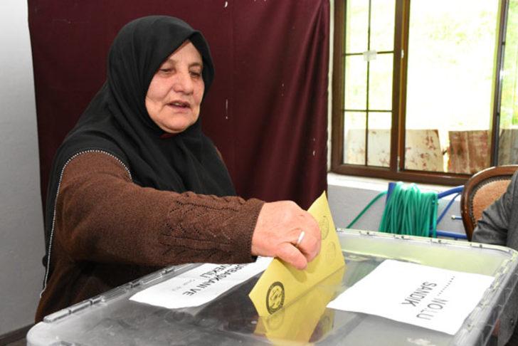 15 seçmenli köyde oy kullanma işlemi yarım saatte bitti  G4