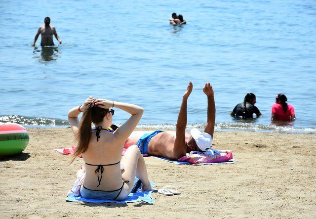 Marmaris'te önce sandıkları sonra sahilleri doldurdular