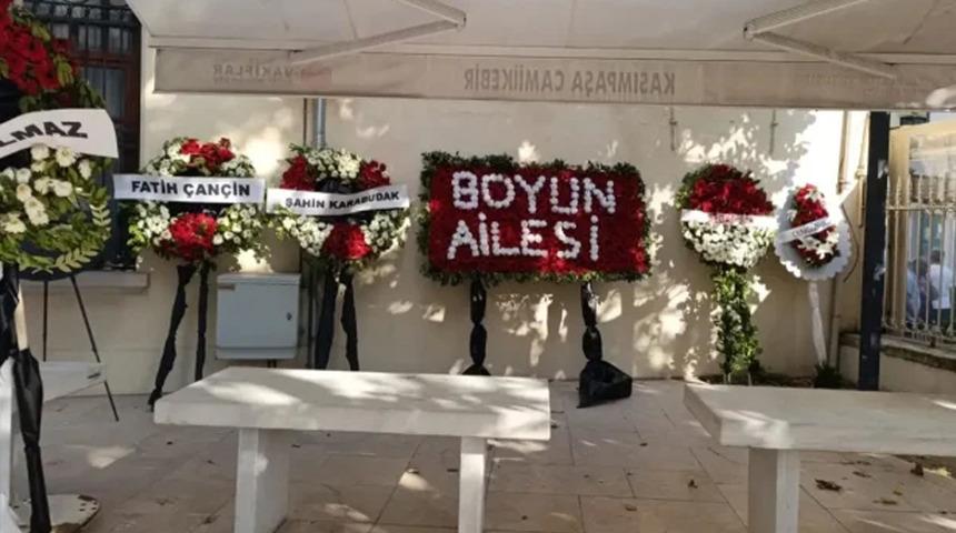 Barış Boyun&rsquo;un annesinin cenazesine &ccedil;elenk yağdı... Lakaplar dikkat &ccedil;ekti
